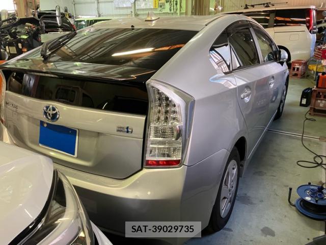 Toyota PRIUS 2011-10 8342829-13