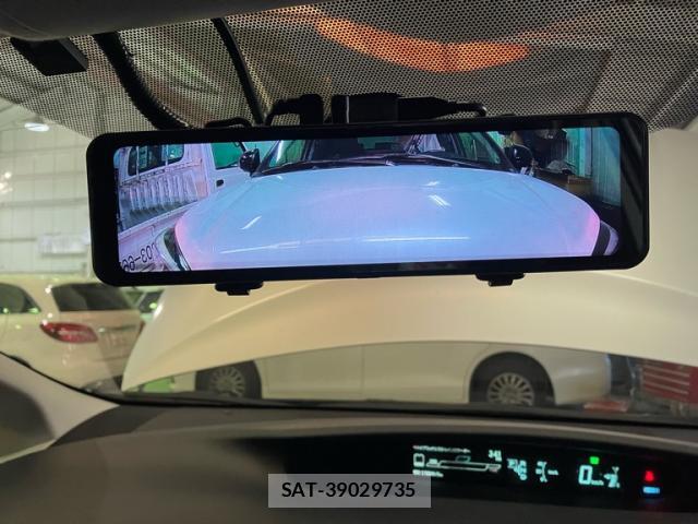 Toyota PRIUS 2011-10 8342829-15