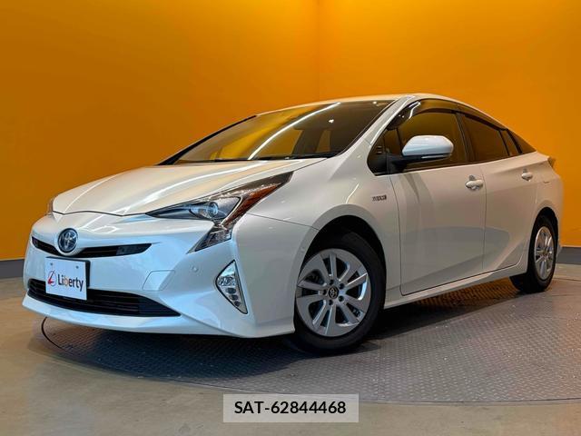 Toyota PRIUS 2017-02 8342894-11