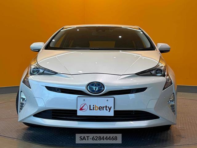 Toyota PRIUS 2017-02 8342894-12