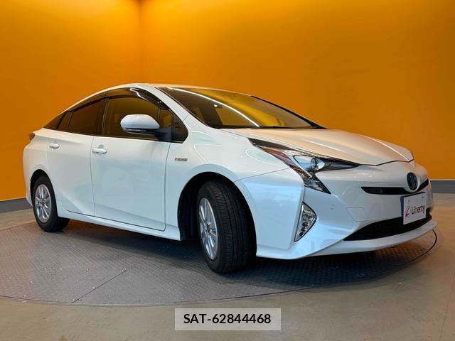 Toyota PRIUS 2017-02 8342894-13