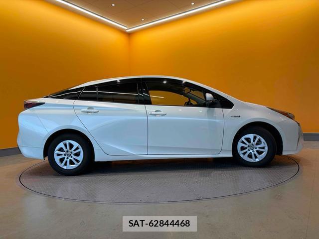 Toyota PRIUS 2017-02 8342894-14