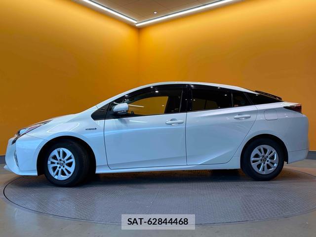 Toyota PRIUS 2017-02 8342894-15