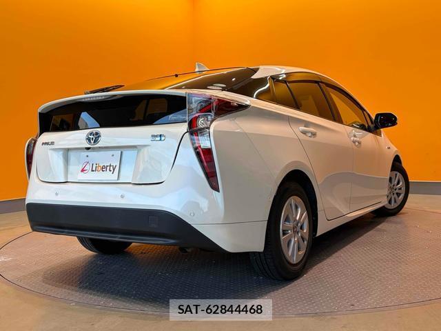 Toyota PRIUS 2017-02 8342894-17