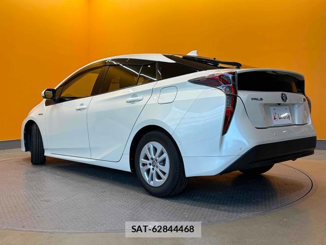 Toyota PRIUS 2017-02 8342894-18