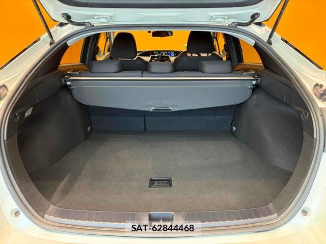 Toyota PRIUS 2017-02 8342894-19