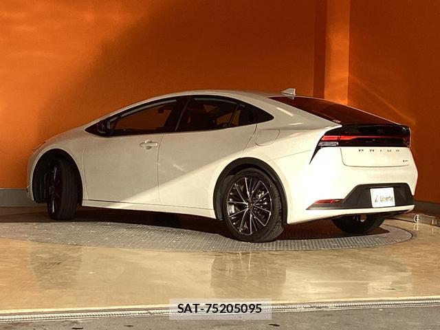 Toyota PRIUS 2025-04 8343022-6