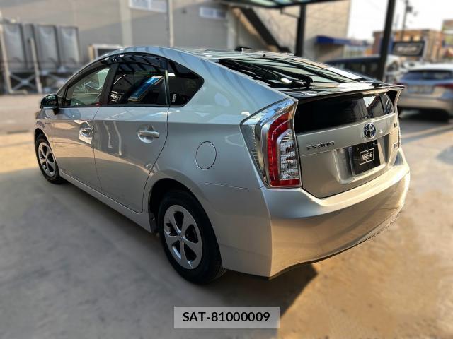 Toyota PRIUS 2015-06 8343448-10