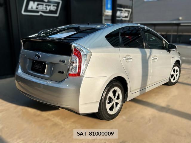 Toyota PRIUS 2015-06 8343448-9