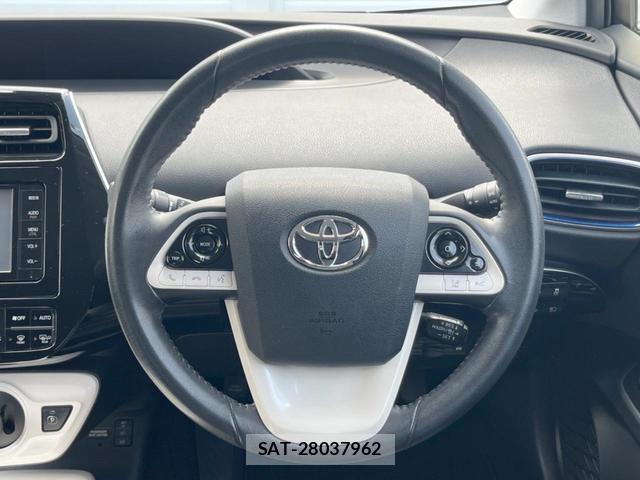 Toyota PRIUS 2016-03 8343481-11