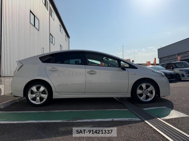 Toyota PRIUS 2011-02 8343544-10