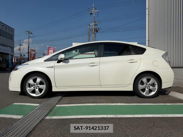 Toyota PRIUS 2011-02 8343544-11
