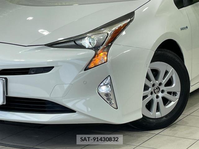 Toyota PRIUS 2017-07 8343628-11
