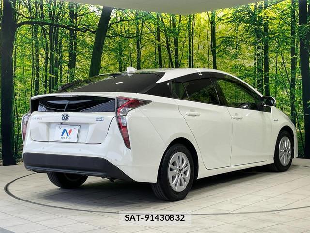 Toyota PRIUS 2017-07 8343628-16