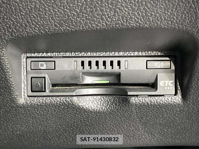 Toyota PRIUS 2017-07 8343628-4