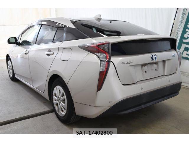 Toyota PRIUS 2017-08 8344008-1