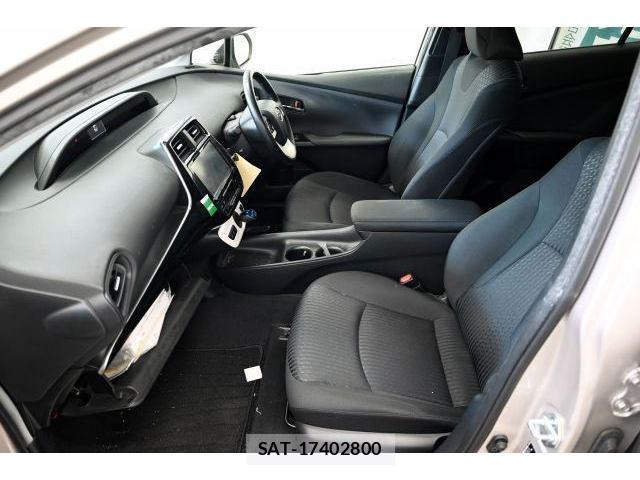 Toyota PRIUS 2017-08 8344008-11