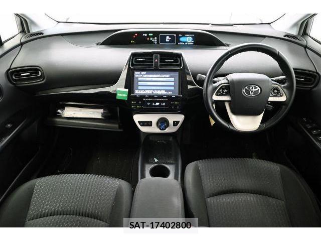 Toyota PRIUS 2017-08 8344008-2