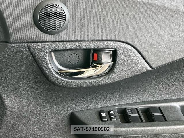 Toyota RACTIS 2014-02 8344086-16
