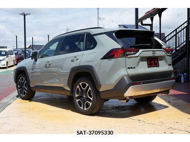Toyota RAV4 2020-10 8343850-1