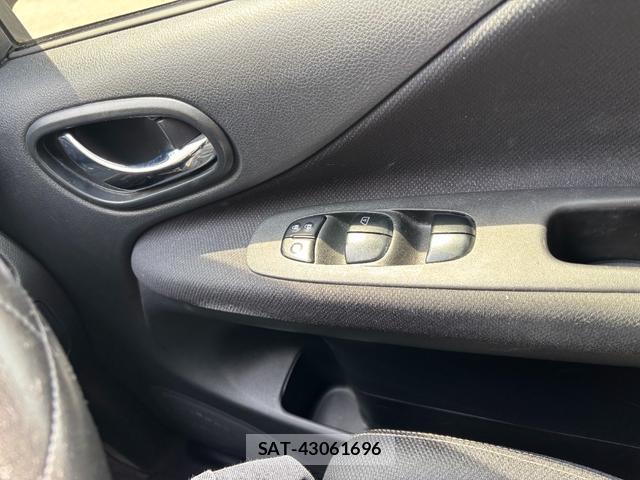 Nissan SERENA 2015-11 8342117-10