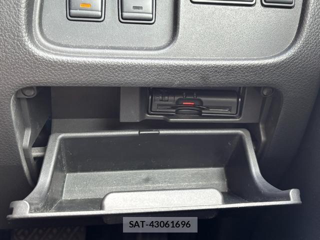 Nissan SERENA 2015-11 8342117-4