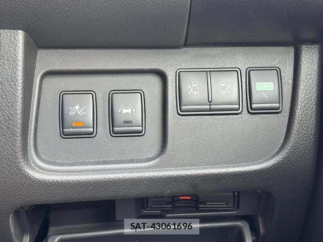 Nissan SERENA 2015-11 8342117-9