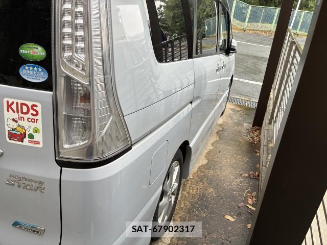 Nissan SERENA 2012-08 8343748-3