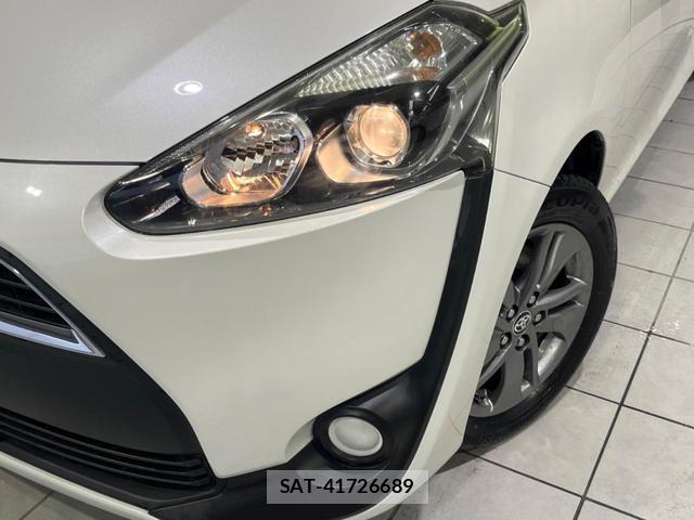 Toyota SIENTA 2016-02 8342345-11