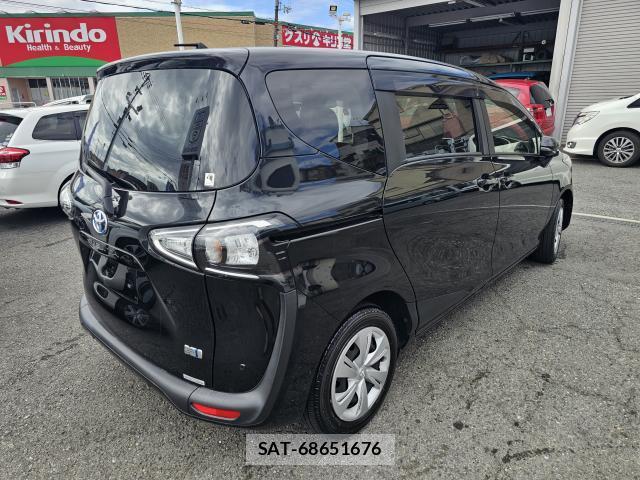 Toyota SIENTA 2022-06 8343595-1