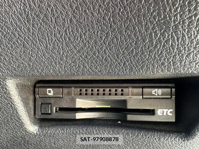 Toyota SIENTA 2016-04 8344245-15