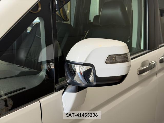 Honda e 2015-03 8342315-14