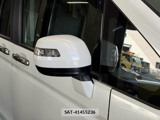 Honda e 2015-03 8342315-15