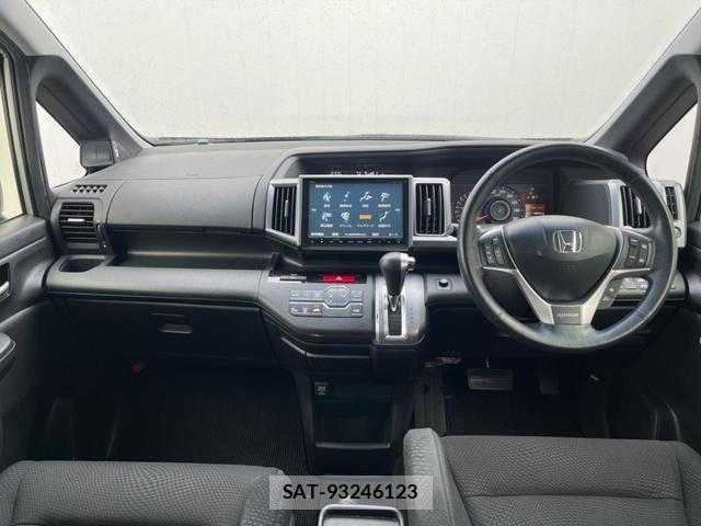 Honda e 2014-07 8342402-1