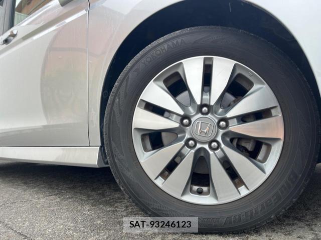 Honda e 2014-07 8342402-13