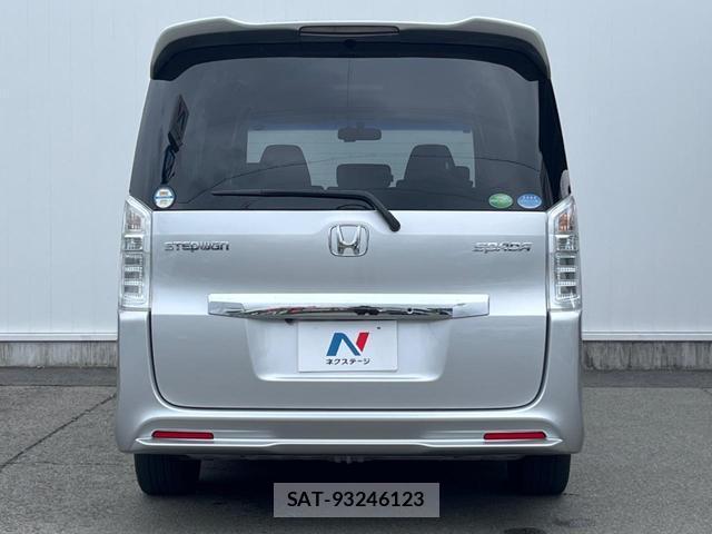 Honda e 2014-07 8342402-15