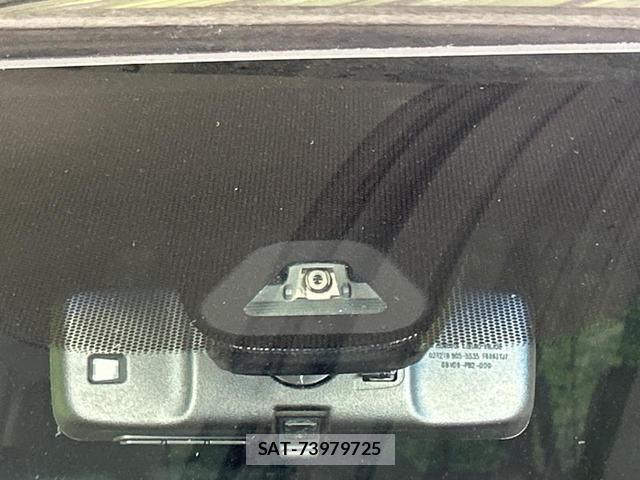Honda e 2017-10 8343540-6