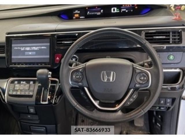 Honda e 2017-11 8342599-2