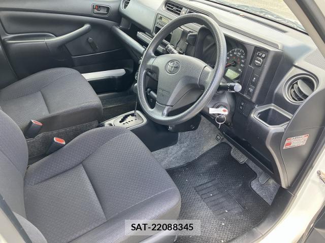 Toyota SUCCEED 2019-11 8343683-4