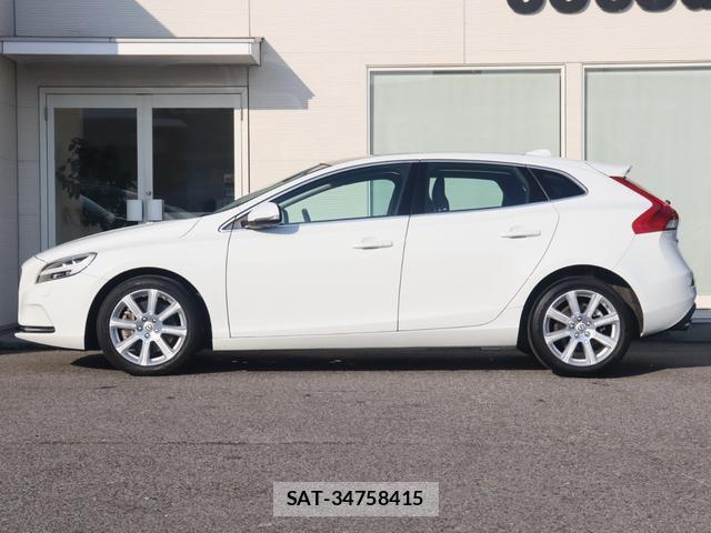 Volvo V40 2019-07 8342534-10