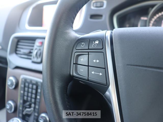 Volvo V40 2019-07 8342534-13