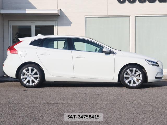 Volvo V40 2019-07 8342534-6