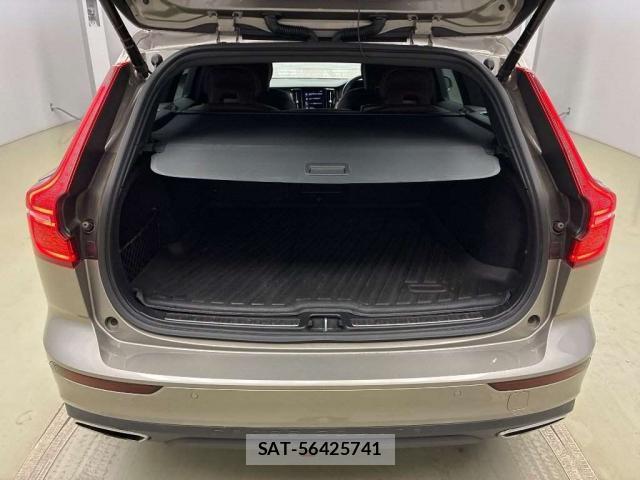 Volvo V60 2021-12 8343911-7