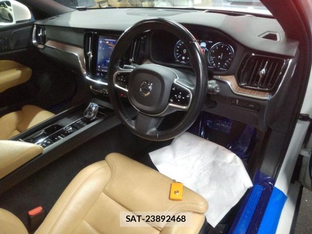 Volvo V60 2021-05 8343922-11