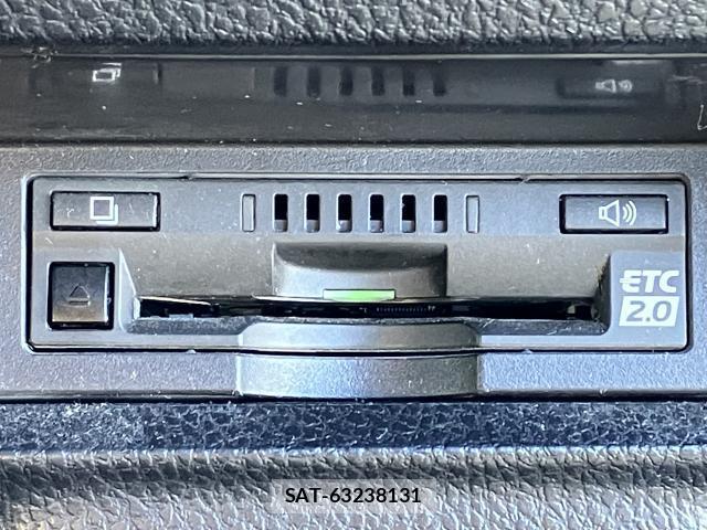 Toyota VOXY 2018-11 8342039-6