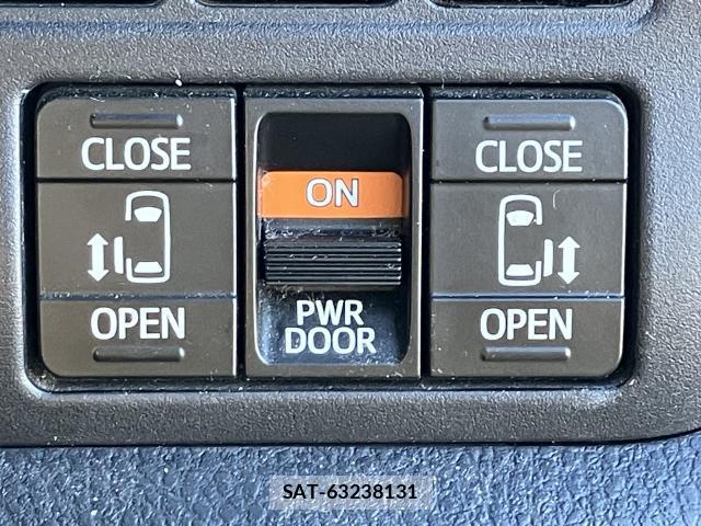 Toyota VOXY 2018-11 8342039-7