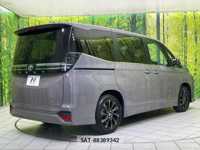 Toyota VOXY 2026-07 8342046-17