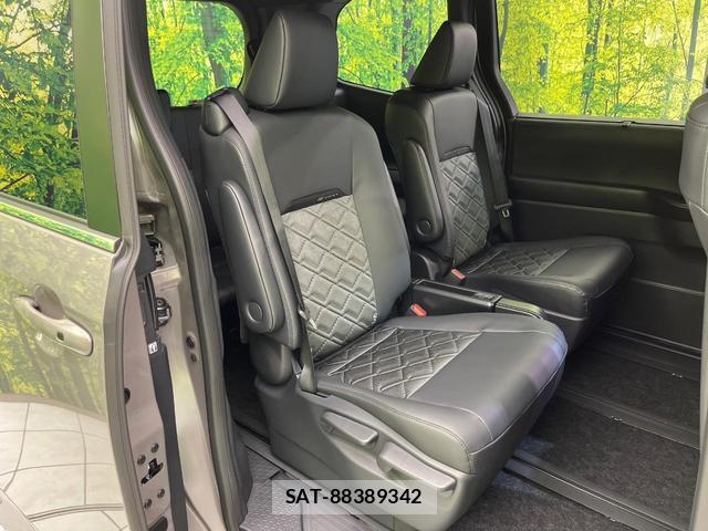 Toyota VOXY 2026-07 8342046-9