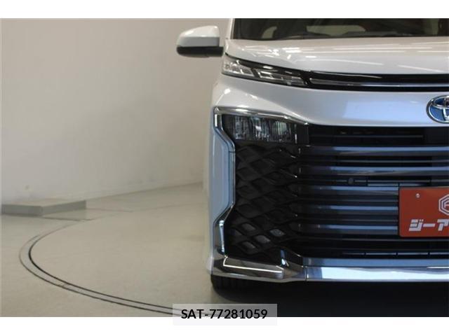 Toyota VOXY 2022-11 8342139-17