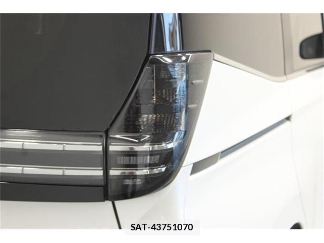 Toyota VOXY 2022-10 8342141-17